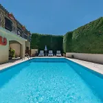 Vila Fantastic Four Bed Family *